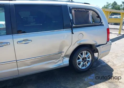 2009 Chrysler Town & Country Limited from USA, damaged, VIN 2A8HR64X79R581771